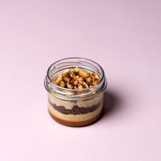 სნიკერსი ქილაში