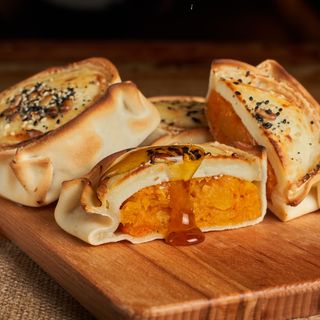 Empanada De Calabaza Con Queso De Cabra Y Miel (1 Ud.)