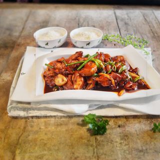 Chicken Onions Served With Rice