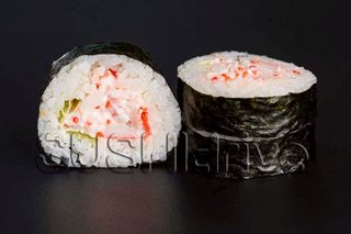 Futomaki  z sałatką z surimi  6szt