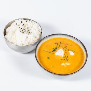 Thai żółte curry z kurczakiem i ryżem Basmati