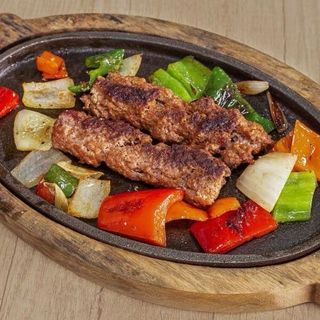 Plato Adana Con Café O Backlava A Elegir