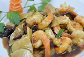 Gambas Con Bambú Y Setas Chinas