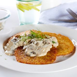 Placki ziemniaczane z sosem pieczarkowym