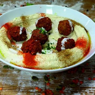 Hummus falafel + limo