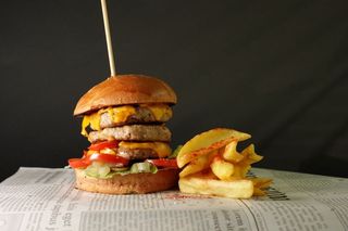 Пилешки двоен чийзбургер