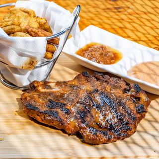 Cotes De Bœuf + Plantains Tapés