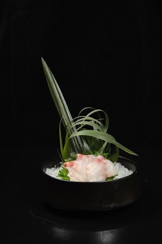 57.SASHIMI SPIGOLA  9 FETTE