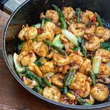 Saute peeled prawns with cashew nuts