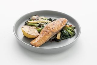 Стейк из лосося под соусом терияки