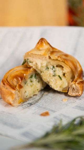 Empanada De Cabra Miel