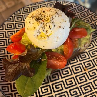 Tostada burrata y aguacate