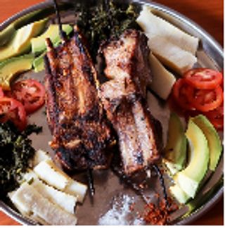 1/2Kg Roasted Pork with Skin (Cassava, Greens and Avocado)