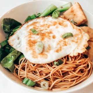 Noodles, Sausage and fried Eggs