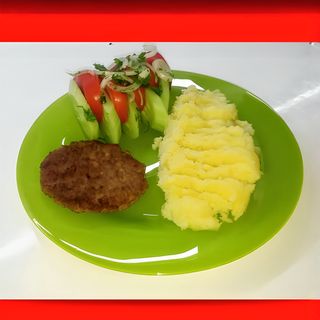 კარტოფილის პიურე 1 კატლეტით