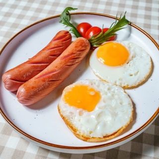 Глазунья с сосисками