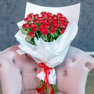 25 trandafiri roșii in hârtie