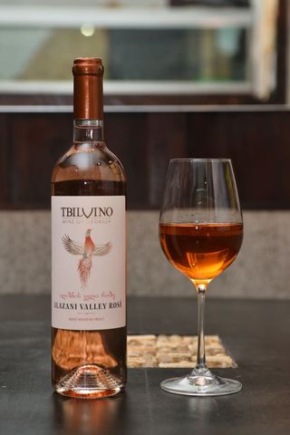 როზე(ვარდისფერი,ნახევრადტკბილი)-0,75 ლტ