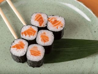 Макі лосось (110g)