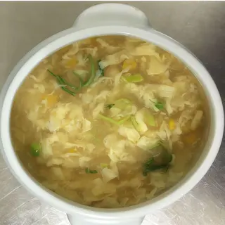 Sopa de pollo con maíz