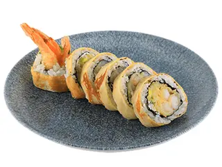Uramaki 6 krewetek w tempurze zawinięte w omlet