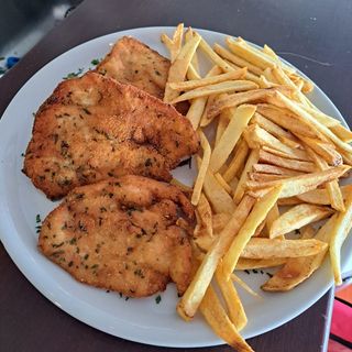 Milanesa de carne con patatas