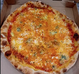 Pizza 4 Quesos (Medianas)