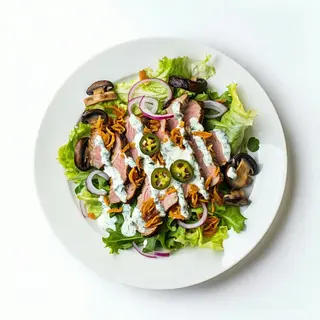 6. Insalata, porchetta, funghi, salsa ranch, cipolla crispy, jalapeno a fette