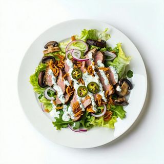 6. Insalata, porchetta, funghi, salsa ranch, cipolla crispy, jalapeno a fette