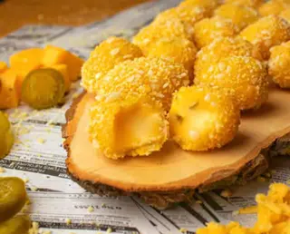 Ración De Bolitas Rellenas De Queso Cheddar (10 Uds.)