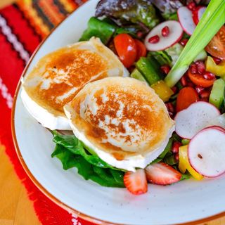 Salata s koze sirene