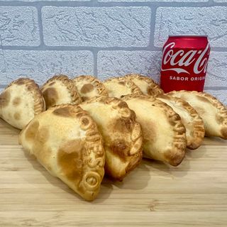 Empanadas (10 Uds.) Y Bebidas (3 Uds.)