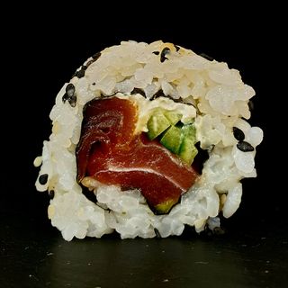 California z surowym tuńczykiem