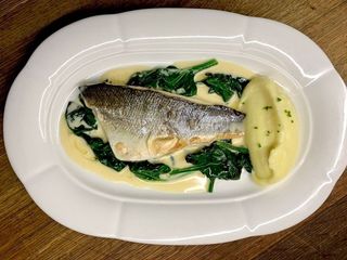 Філе Грецького Сибаса зі Шпинатом, Картопляним пюре Муслін та соусом Бер Блан (300g)