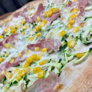 PIZZA AL PIATTO BIANCA -  ZUCCHINE E PROSCIUTTO COTTO