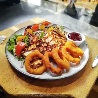 Sałatka grillowany halloumi (wege)