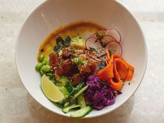 DV Poke bowl z tuńczykiem