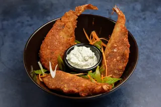 Prženi kolači od sočiva Paruppu vadai sa domaćim chutneyjem od kokosa