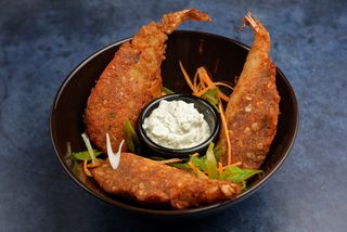 Prženi kolači od sočiva Paruppu vadai sa domaćim chutneyjem od kokosa