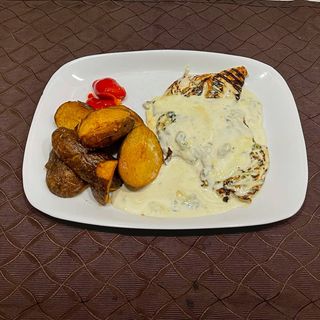 Cotlet/piept de pui în sos gorgonzola