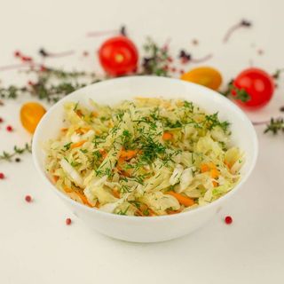 Salata de varza alba cu morcov si marar