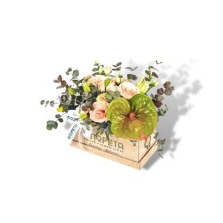 Cvetni aranžman u kutiji - Anturijum i Ruže