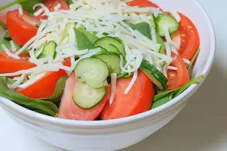 Салата домати, краставици и лук 250гр