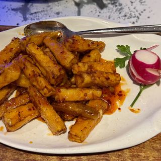 Pollo Con Berenjenas Y Salsa De Ajos Picantes