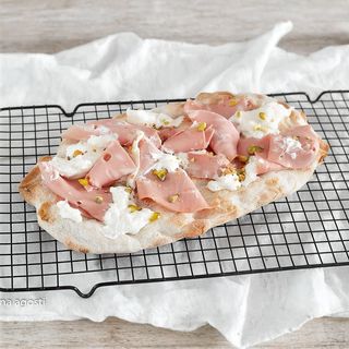 Pizza De mortadela y burrada