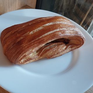 Слойка заварний крем та шоколад