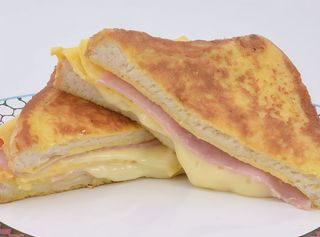 Sándwich con jamón y queso