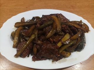 70. Телешко месо с мариновани краставички,Люто (300гр)