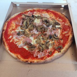 Prosciutto e funghi