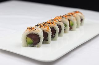68. Uramaki spicy maguro 4 pezzi